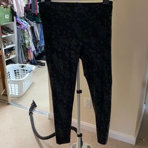 Fabletics  leggings black with design
